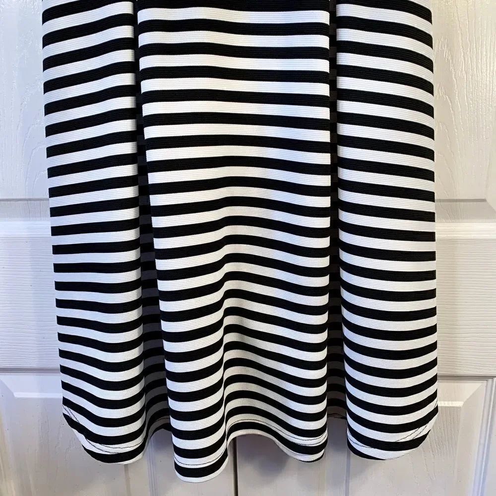 FUN BLACK AND WHITE STRIPED DRESS by ATTENTION M - Picture 5 of 8